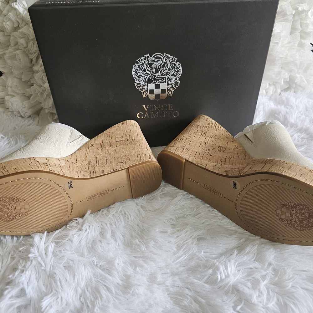 Vince Camuto Women's Cream Slide Sandals - Picture 2 of 6